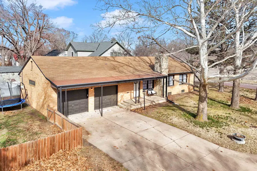 720 E 6th, Newton, KS 67114 - #3