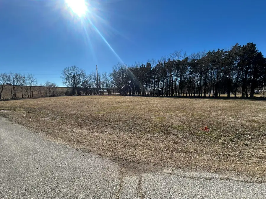 801 E Jackson Ave, Arkansas City, KS 67005 - #3