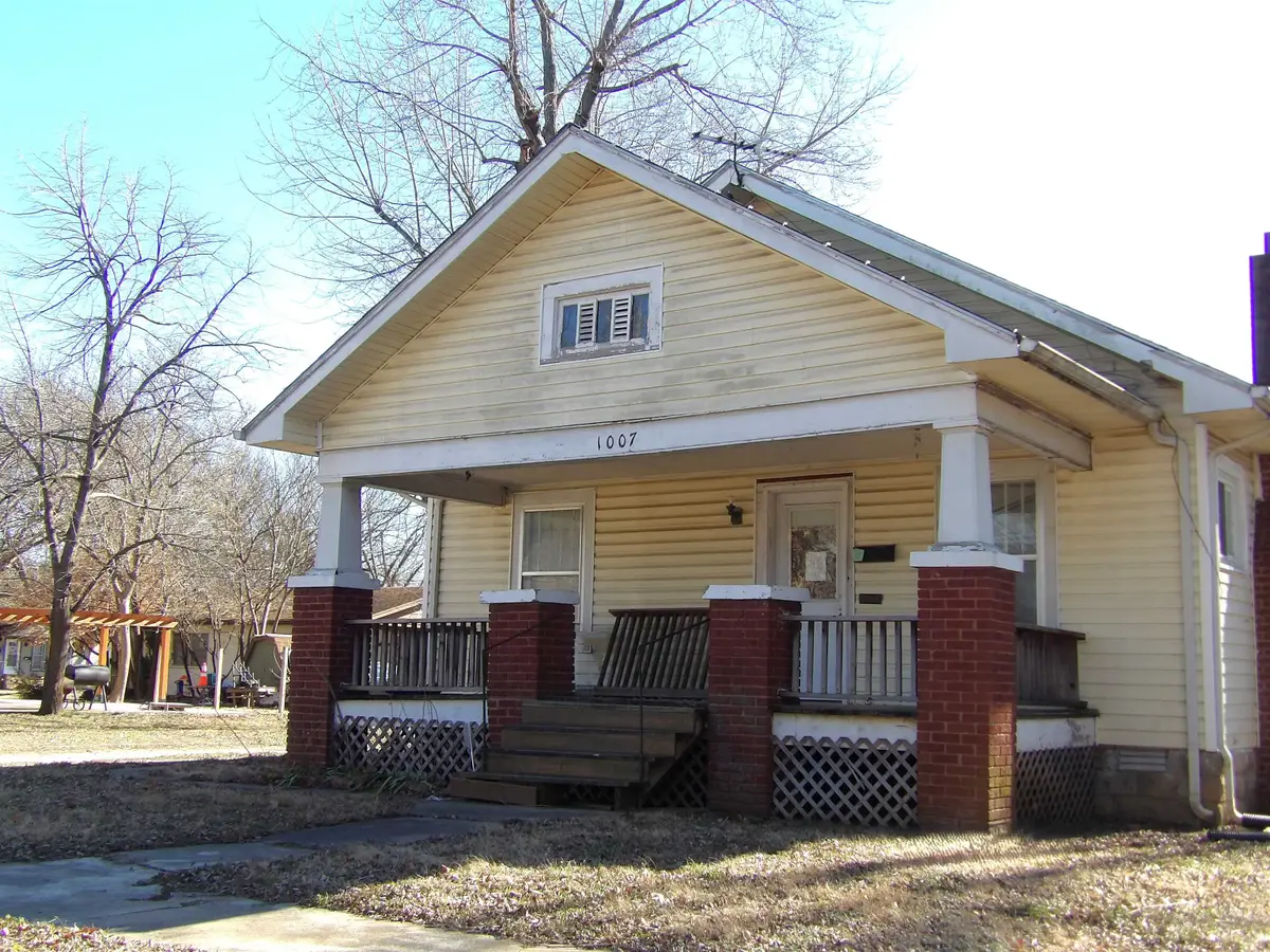 1007 E 14th, Winfield, KS 67156 - #1