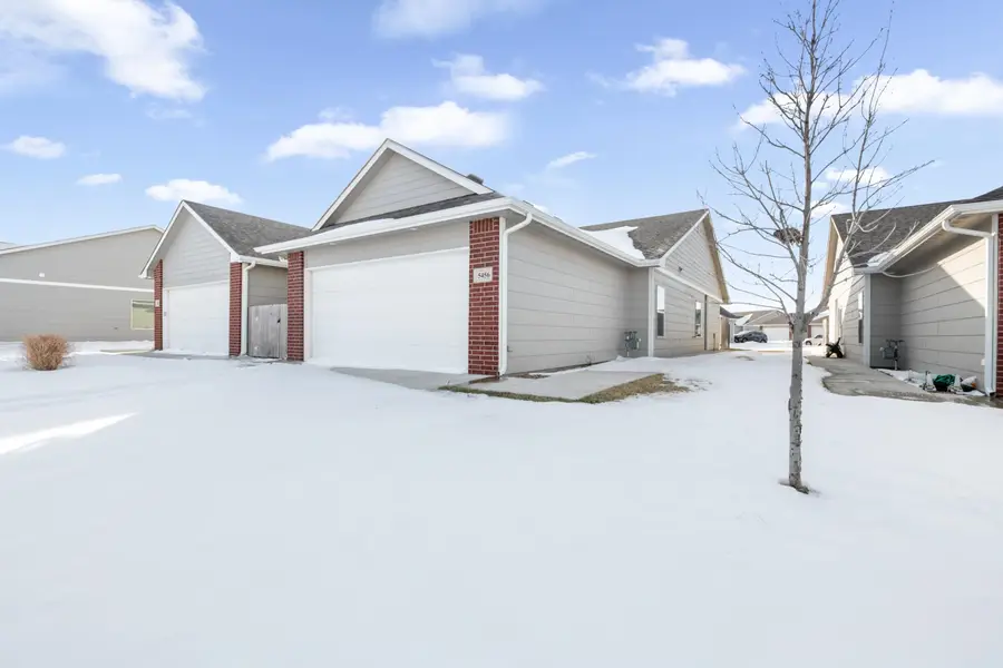 5454/5456 E Colburn Ct, Bel Aire, KS 67220 - #2