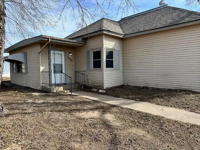 206 S Peabody St, Nickerson, KS 67561 - #2