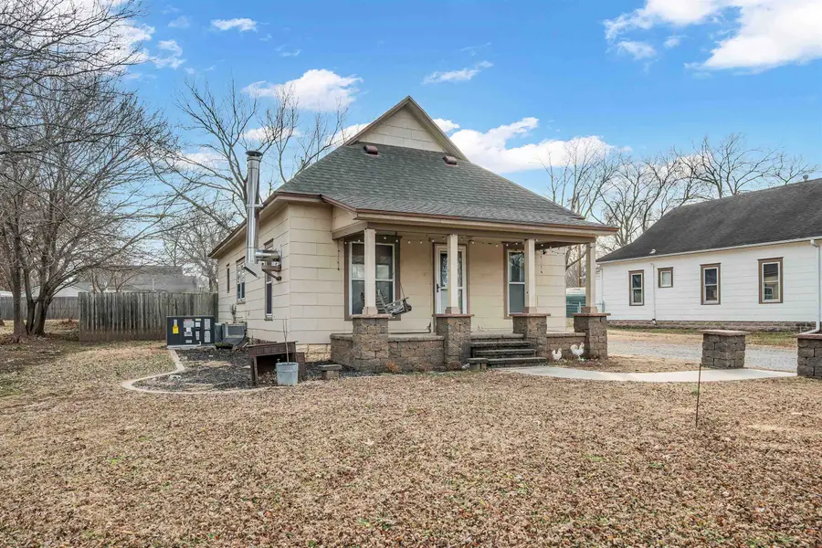 222 N Tracy St, Clearwater, KS 67026 - #3