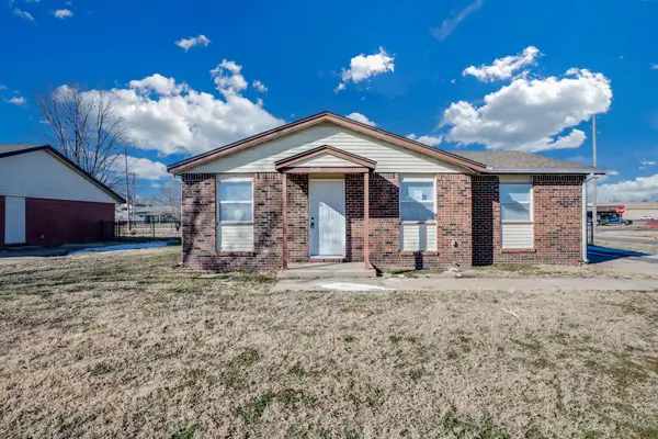 551 N Summitlawn St, Wichita, KS 67212