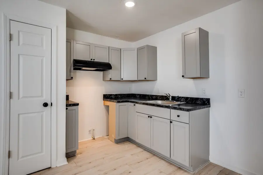 551 N Summitlawn St, Wichita, KS 67212 - #2