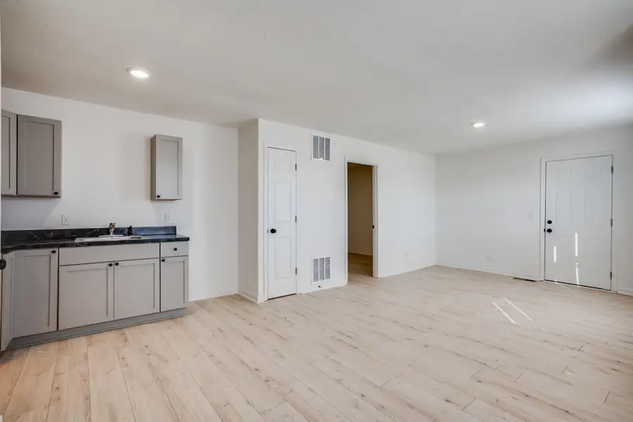 551 N Summitlawn St, Wichita, KS 67212 - #3