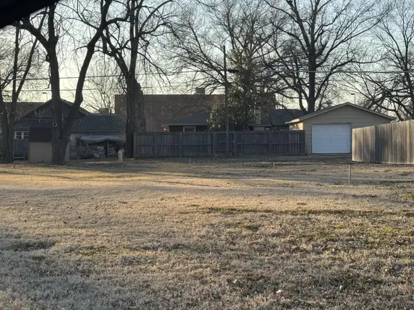 923 N Lincoln St, Belle Plaine, KS 67013