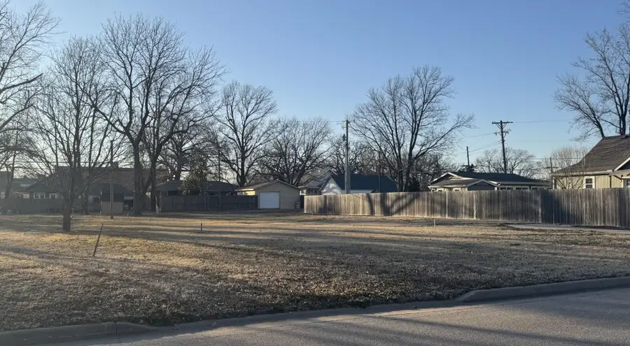 923 N Lincoln St, Belle Plaine, KS 67013 - #2