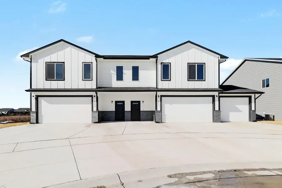 9237 E Fox Pointe Ct, Bel Aire, KS 67226 - #2