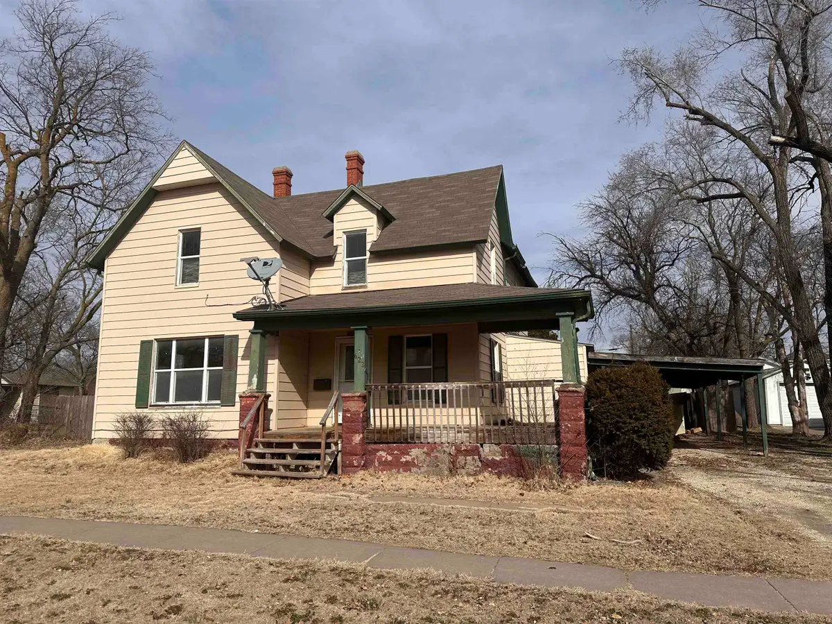 622 SE 3rd St, Newton, KS 67114 - #1