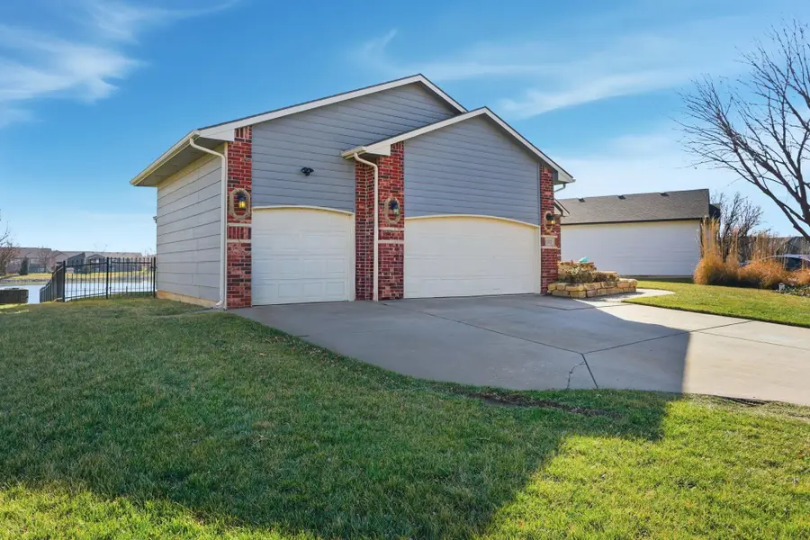 1332 N Lake Edge Cir, Goddard, KS 67052 - #3