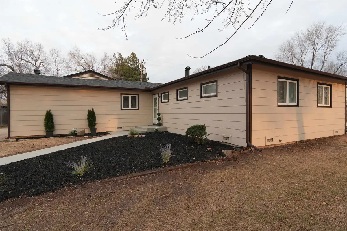 7515 W Hale St, Wichita, KS 67212-3507 - #1