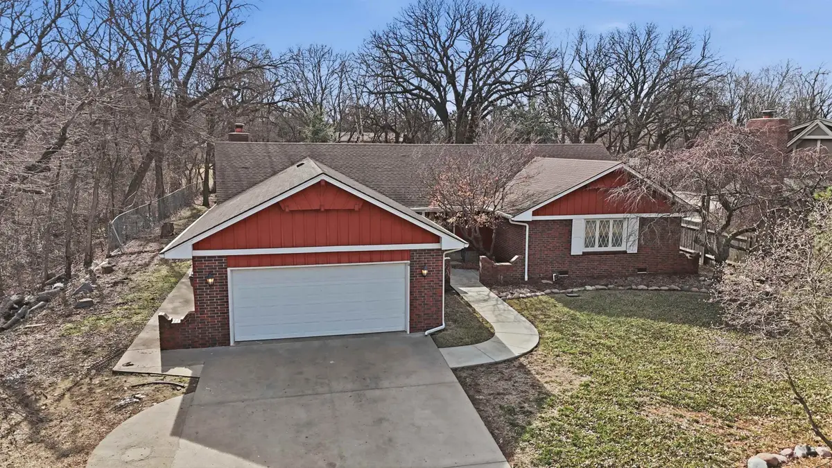 1213 E Brook Forest Ct, Derby, KS 67037 - #1