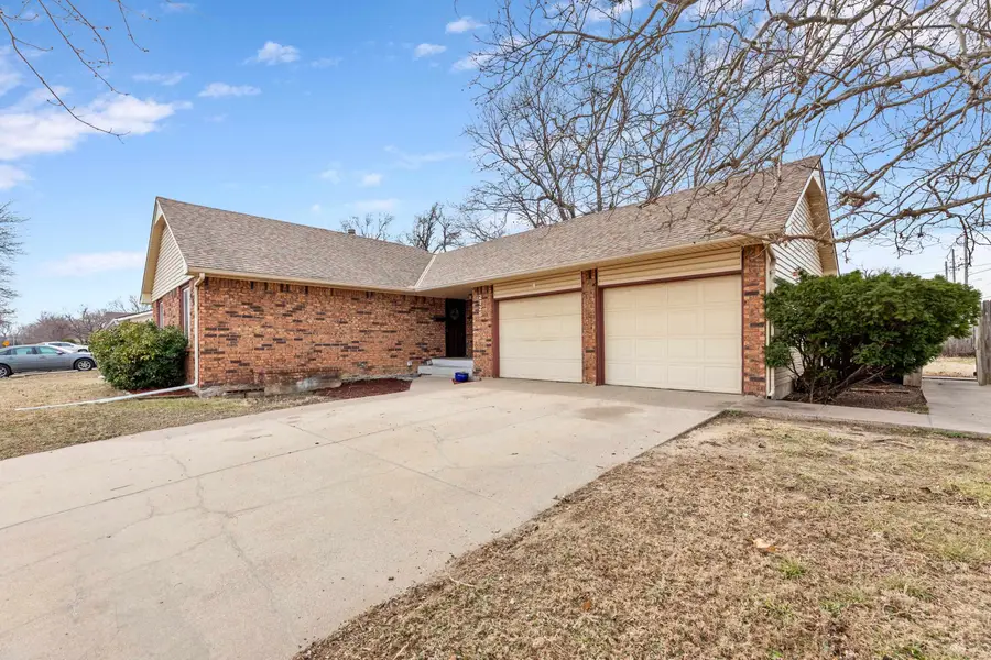 2125 N Ridgewood St, Wichita, KS 67208 - #2