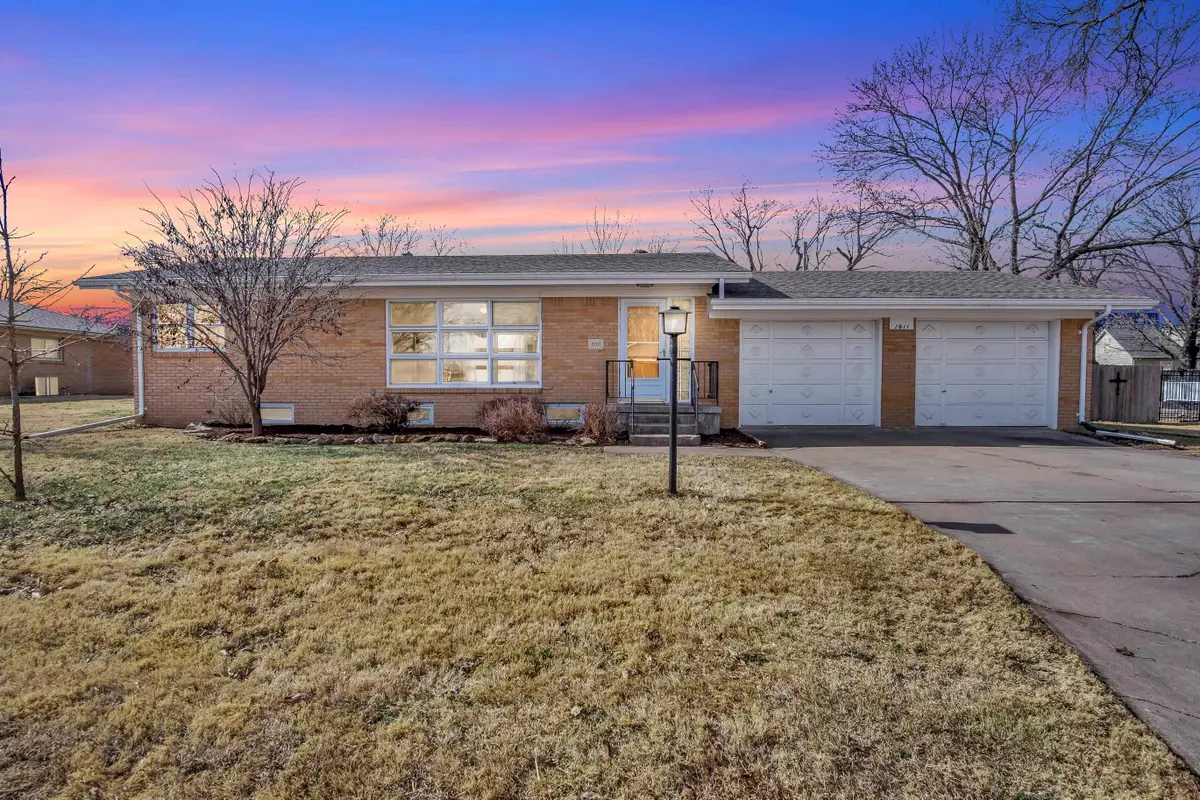 2011 Terrace Dr, Newton, KS 67114 - #1