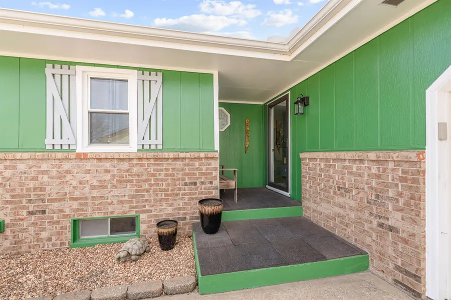 400 Laura St, Salina, KS 67401 - #2