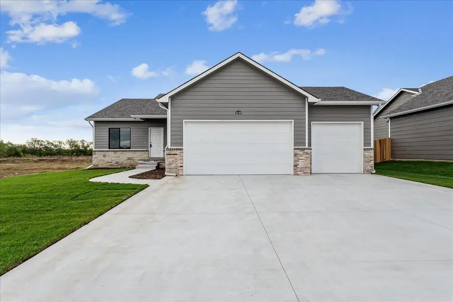 2135 E Cedar Tree St, Park City, KS 67219 - #2