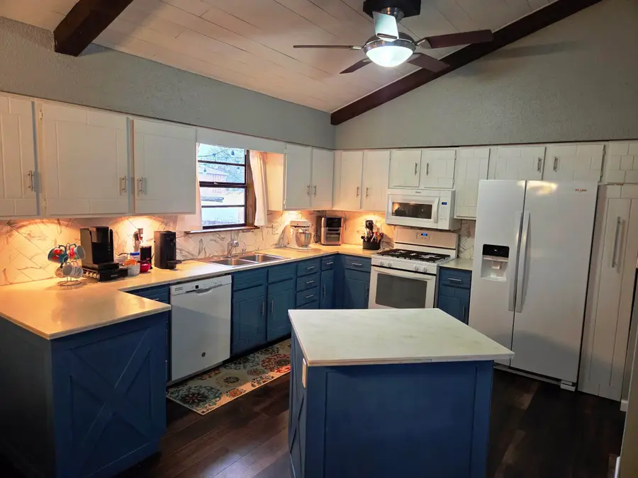 916 W 10th, Newton, KS 67114 - #3