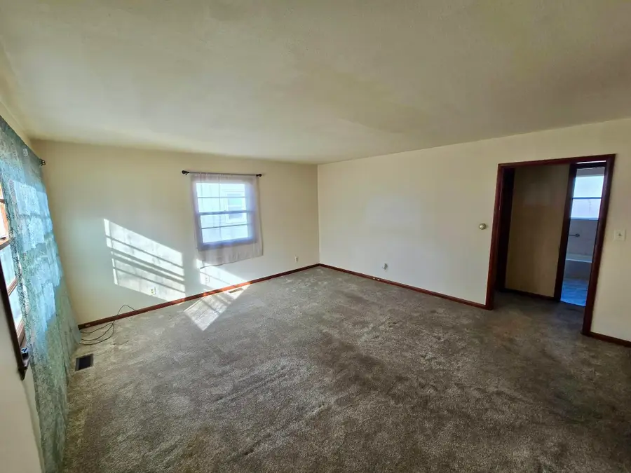 1215 N Park St, Wellington, KS 67152 - #2