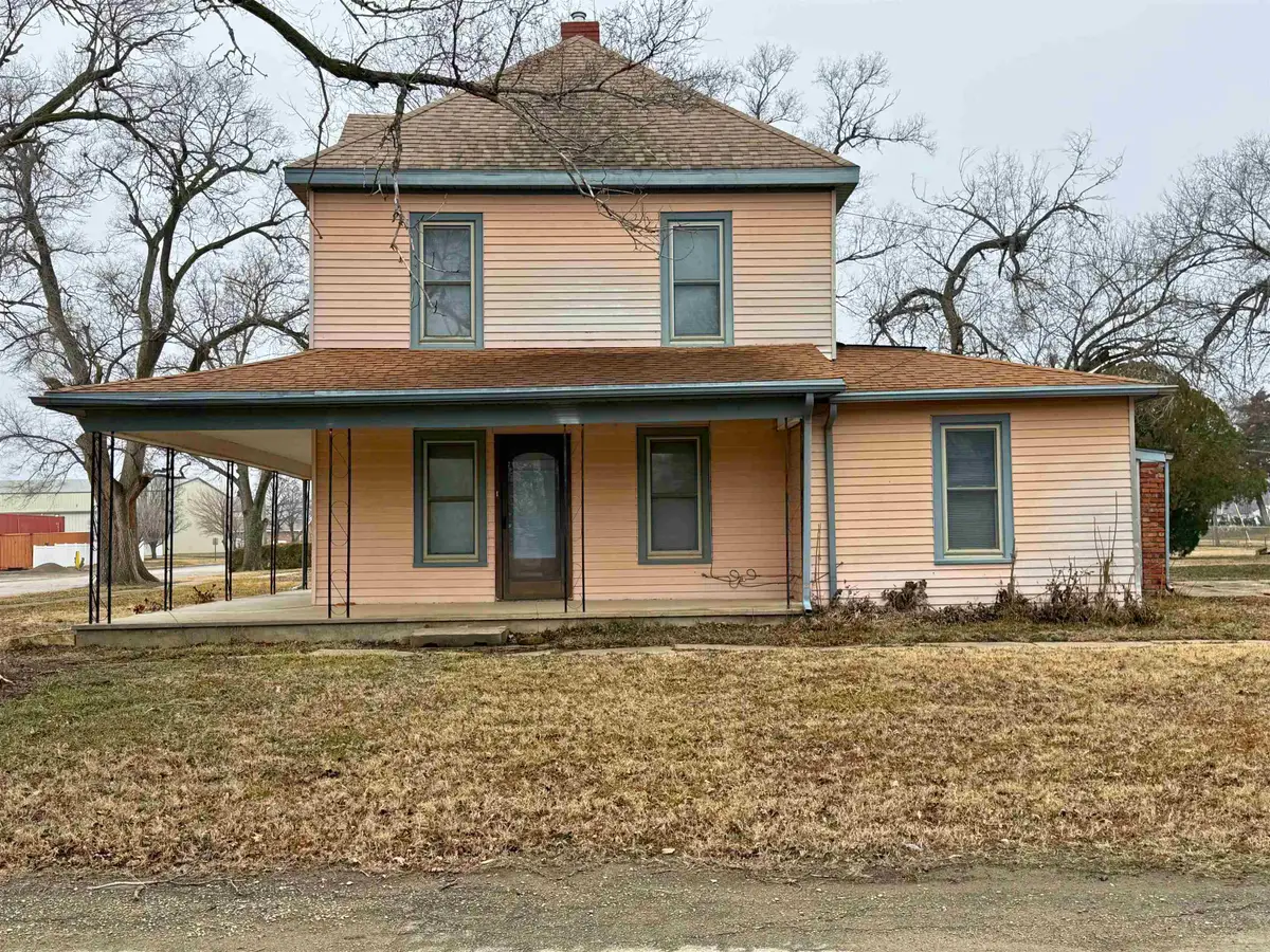 139 E Main St, Solomon, KS 67480 - #1