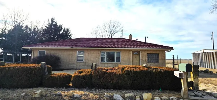 1111 Roxanna Dr, Great Bend, KS 67530 - #2