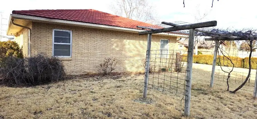 1111 Roxanna Dr, Great Bend, KS 67530 - #3