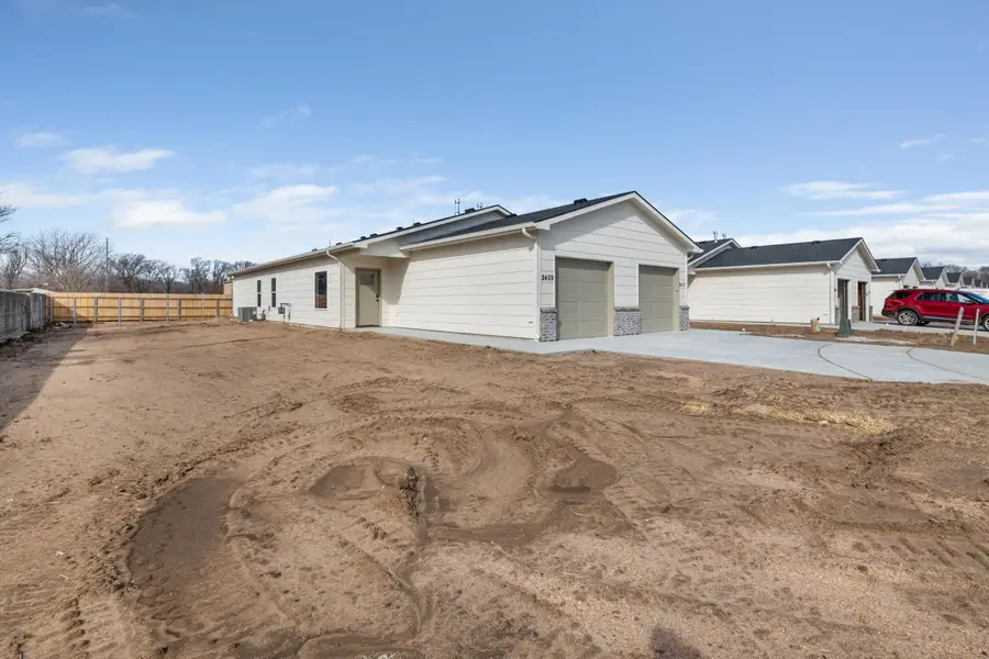 2451 W Macarthur Ct, Wichita, KS 67217 - #2