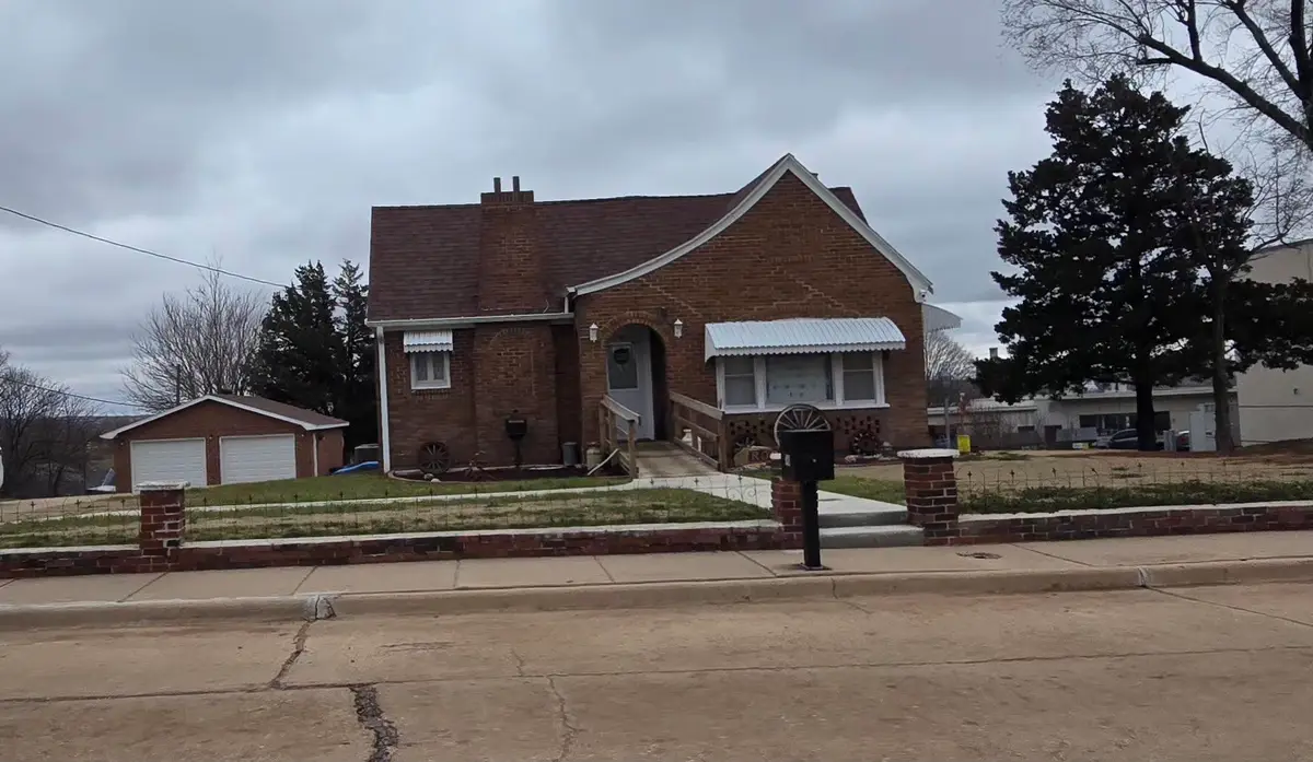 740 N Walnut St, Medicine Lodge, KS 67104 - #1