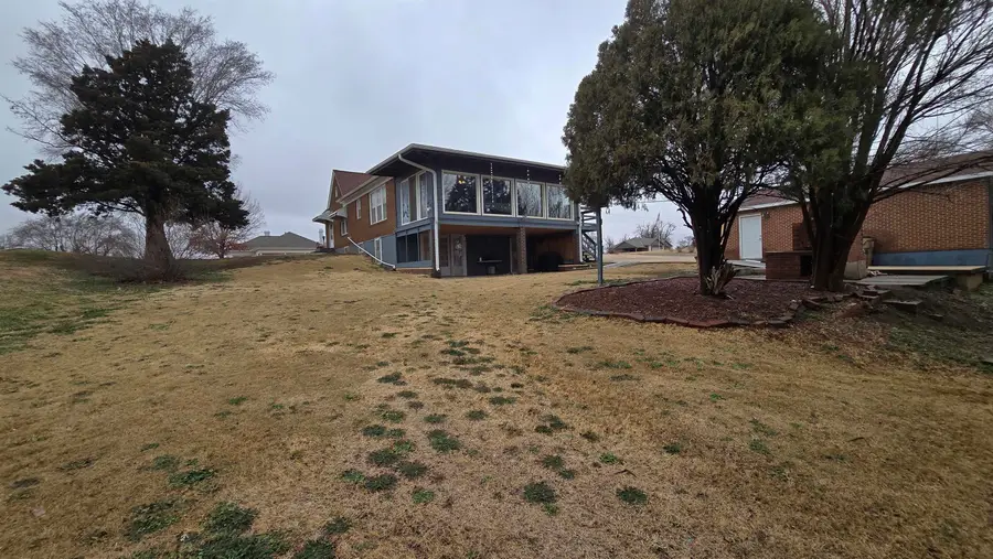 740 N Walnut St, Medicine Lodge, KS 67104 - #3
