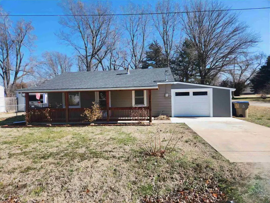 306 N Washington St, Belle Plaine, KS 67013 - #2