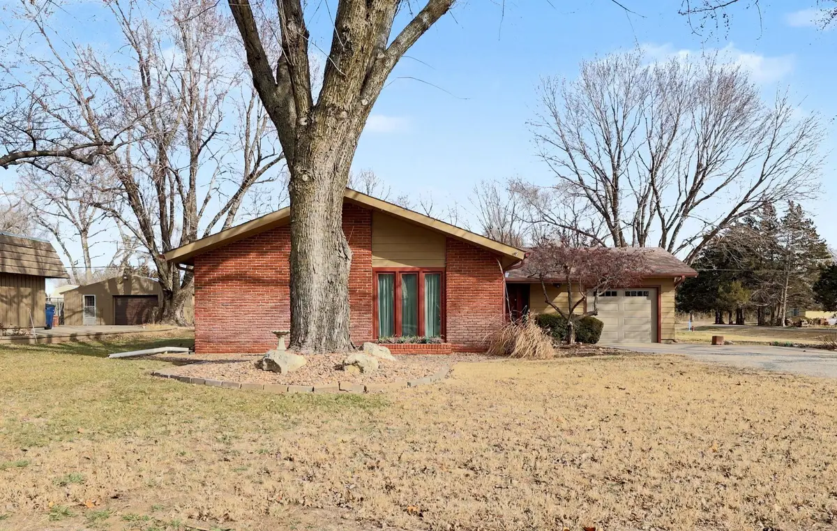 6600 N Madison Ave, Hutchinson, KS 67502 - #1