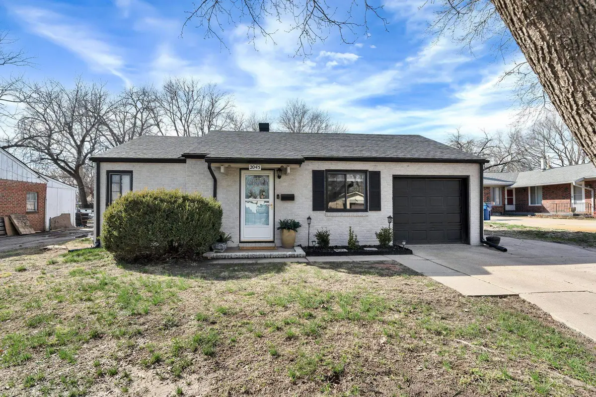2045 N Woodland Ave, Wichita, KS 67203 - #1