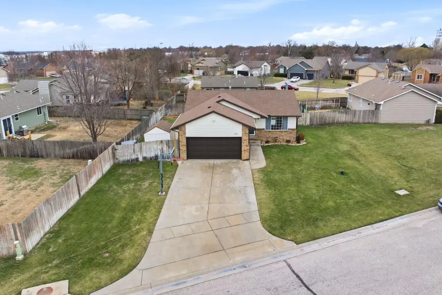 628 Union Park Cir, Colwich, KS 67030 - #2