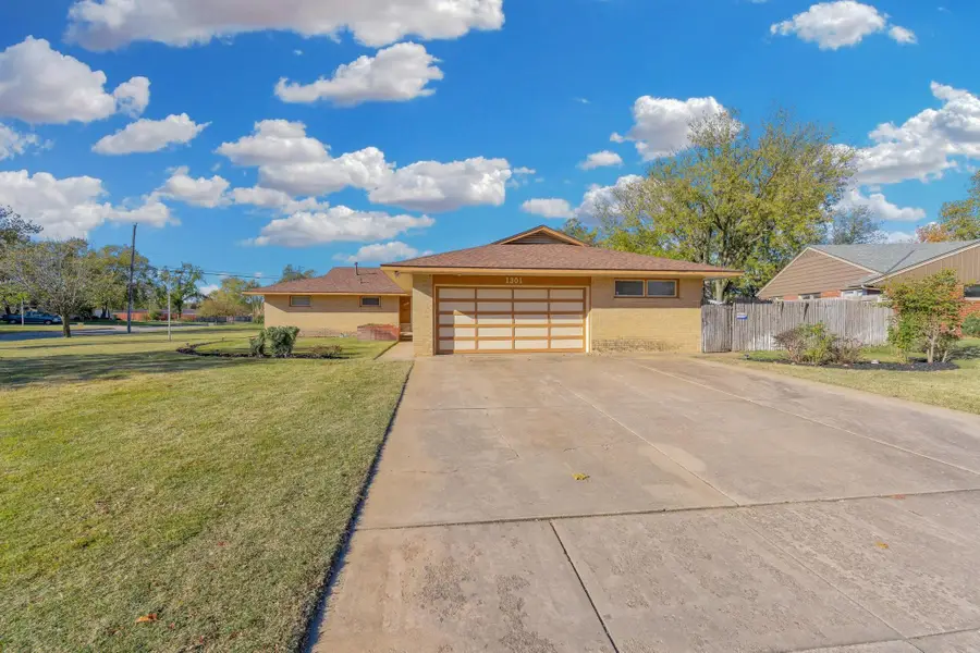 1301 N Arrowhead Dr, Wichita, KS 67203 - #2