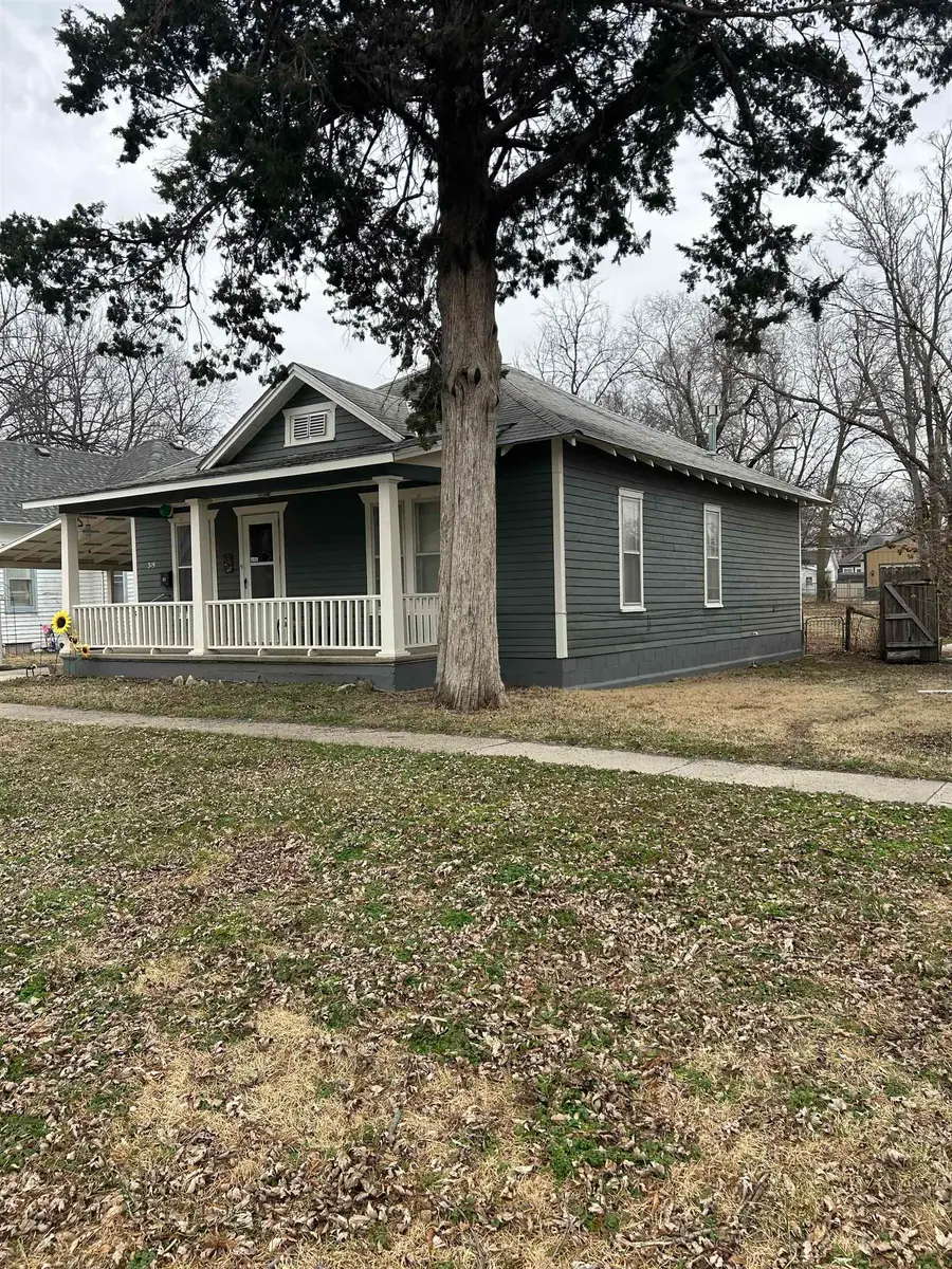 319 W 8th St, Newton, KS 67114 - #2