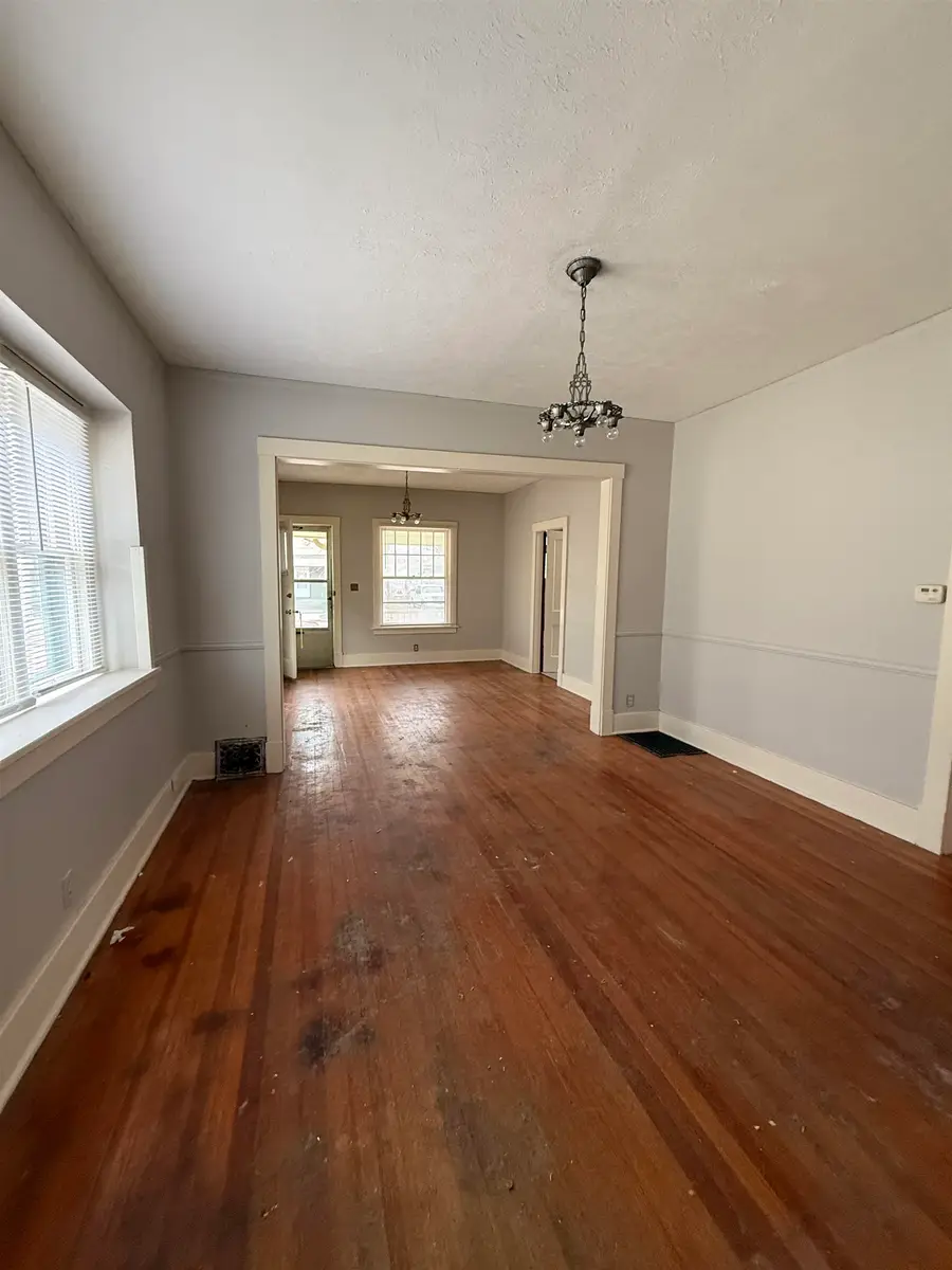 428 Washington St, Salina, KS 67401 - #2