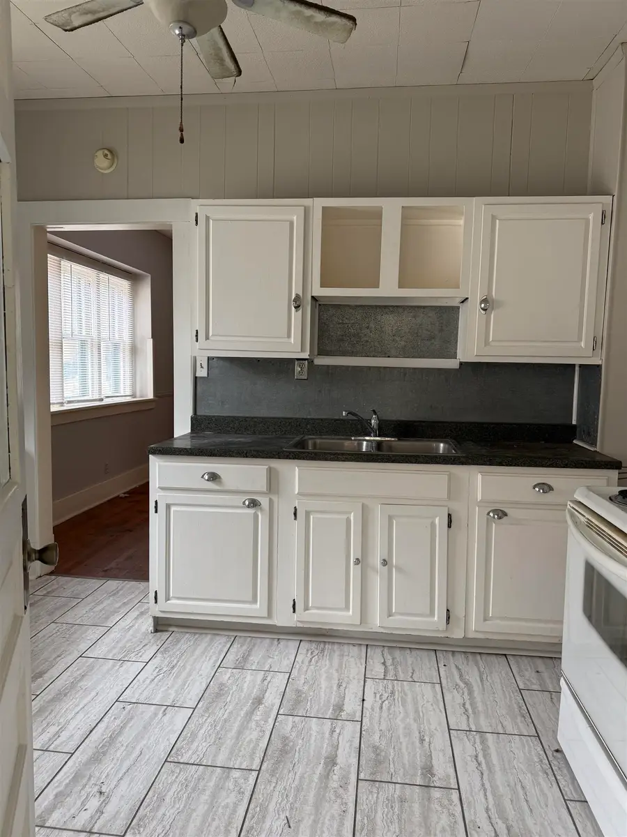 428 Washington St, Salina, KS 67401 - #3