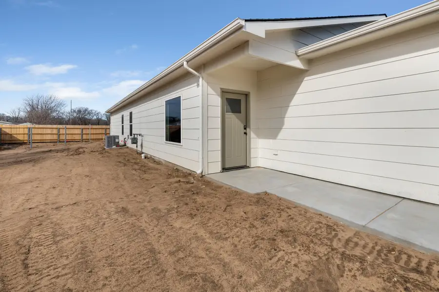 2447 W Macarthur Ct, Wichita, KS 67217 - #3