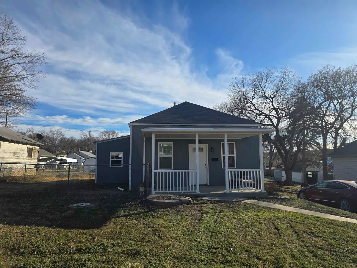 220 E 12th St, Concordia, KS 66901 - #1