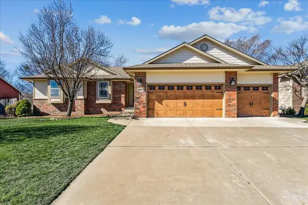 4945 N Highland St, Bel Aire, KS 67220