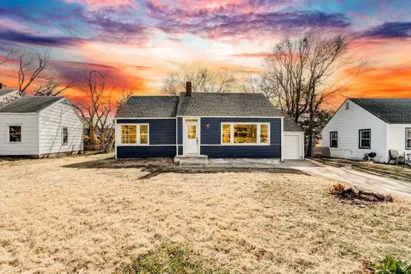 3009 E Maplewood Dr, Wichita, KS 67214