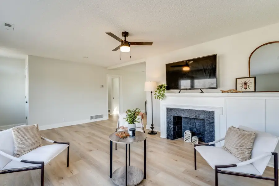 3009 E Maplewood Dr, Wichita, KS 67214 - #3