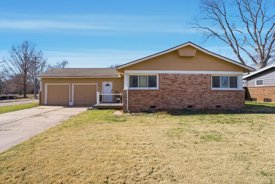 503 Charles Ave, Mulvane, KS 67110 - #2
