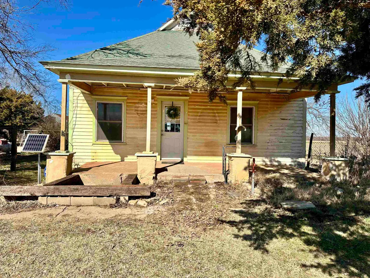 521 Central Ave, Bluff City, KS 67018 - #1