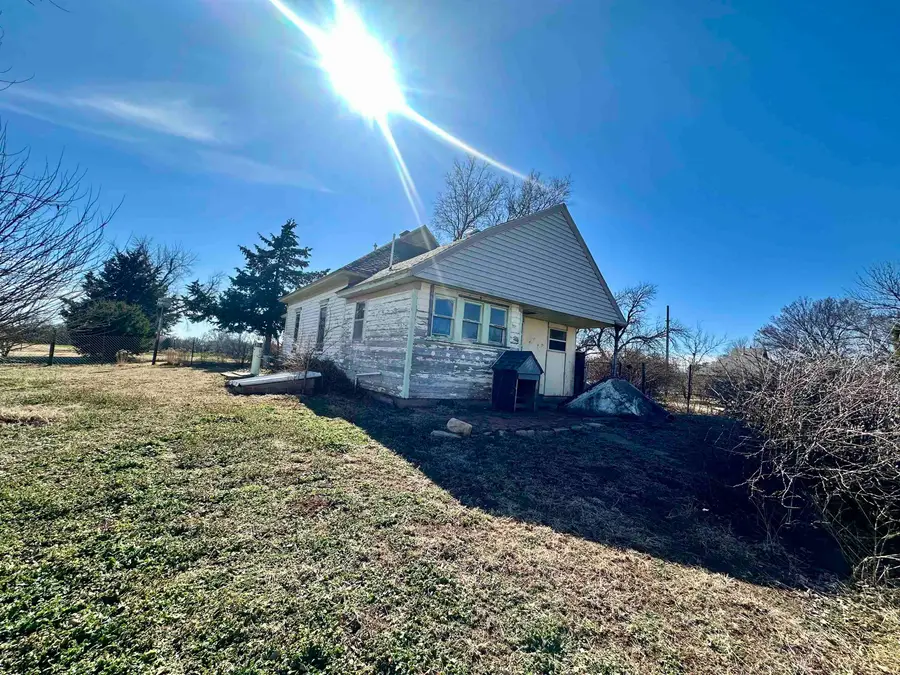 521 Central Ave, Bluff City, KS 67018 - #2