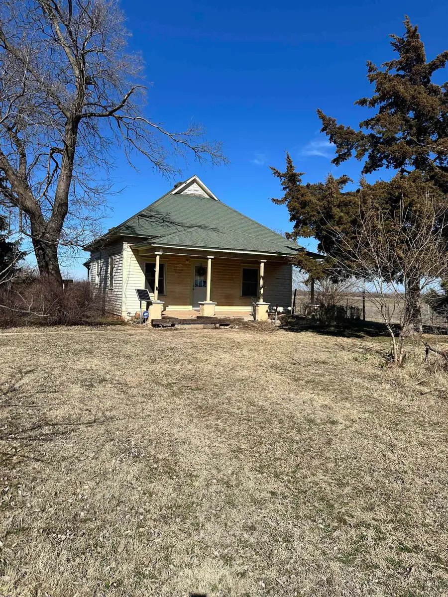 521 Central Ave, Bluff City, KS 67018 - #3