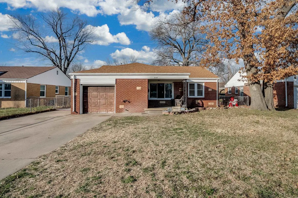 228 Fager Dr, Haysville, KS 67060 - #1