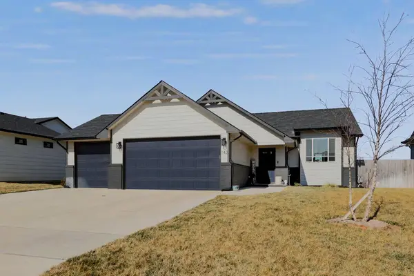 142 E Poplar Cir, Goddard, KS 67052