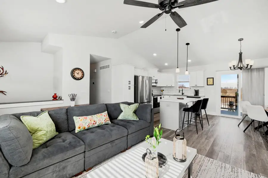 142 E Poplar Cir, Goddard, KS 67052 - #3