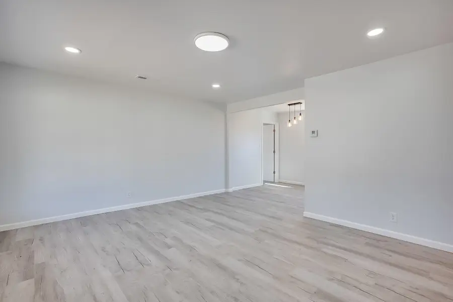 2038 S Poplar St, Wichita, KS 67211 - #3