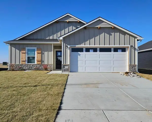 1030 N Forestview Ct, Wichita, KS 67235